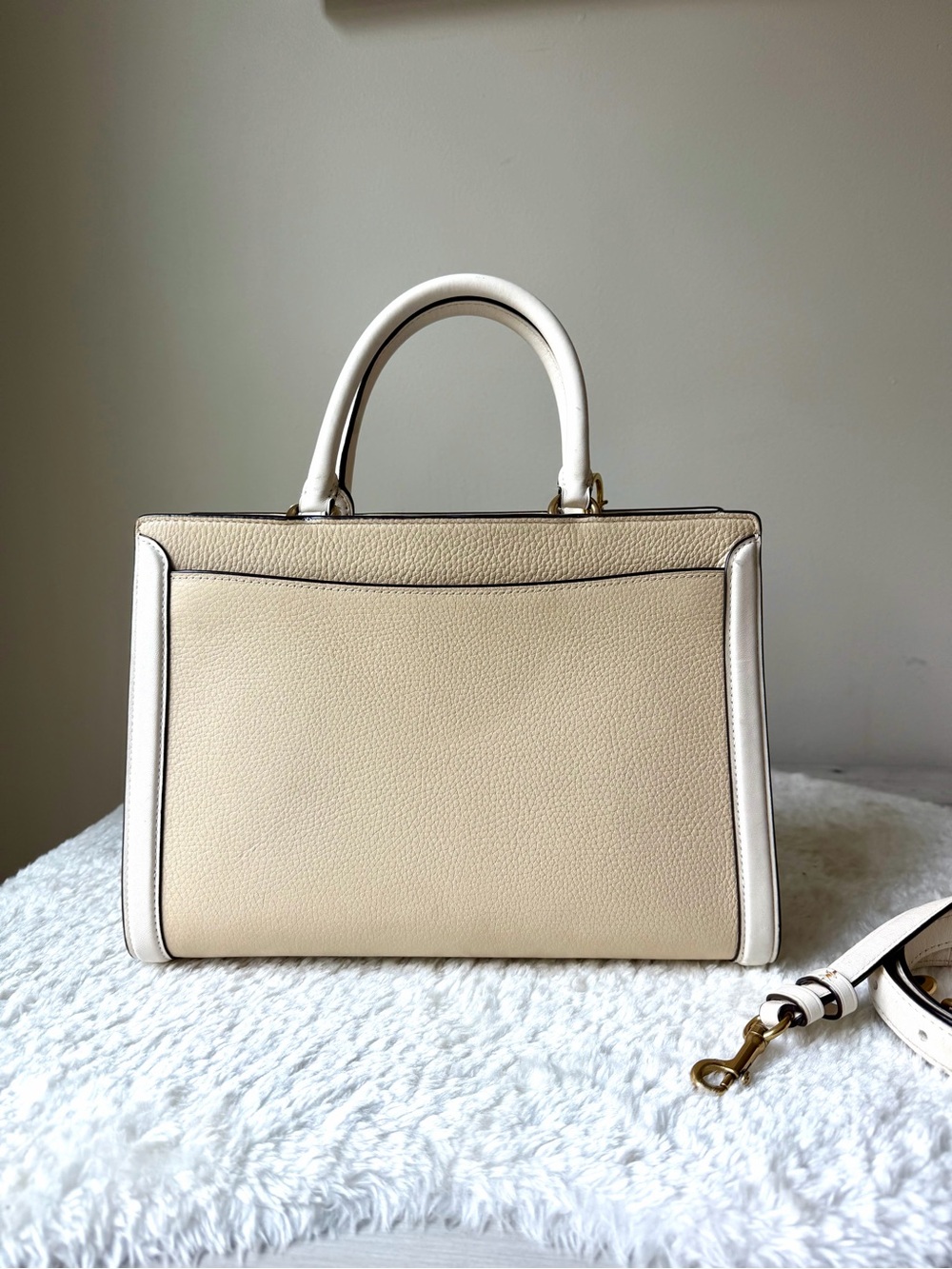 Coach Zoe Carryall bag with chain charm - Picture 11 of 15